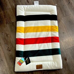 Pendleton  Glacier National Park comfort cushion for dogs 36x23